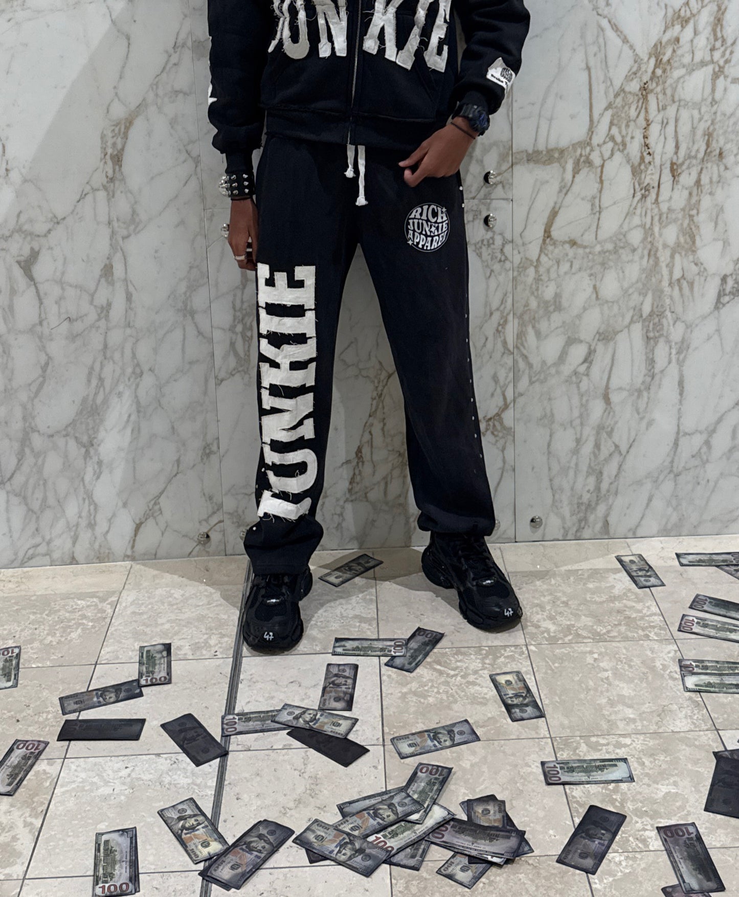 JUNKIE SWEATS